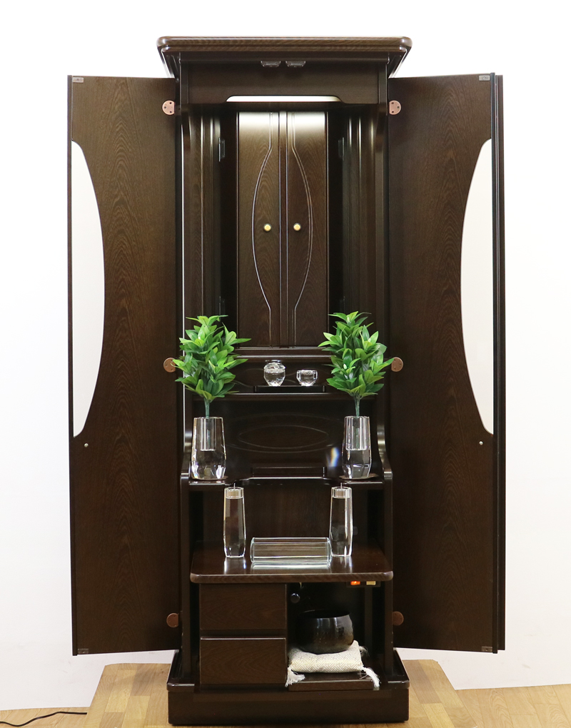 創価学会仏壇専門店桜梅桃李より中古家具調仏壇651新世紀?U型鉄刀木発売いたしました。