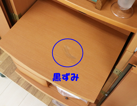 創価学会仏壇専門店桜梅桃李.comより発売いたします、創価学会家具調中古仏壇652金剛堂製のお仏壇です。こちらは美品となりますので優良中古仏壇Aとした発売いたします。金剛堂製の家具調電動仏壇です。厨子上部に二重の桜の彫刻はオシャレな雰囲気漂うデザインに仕上がっております。 暖かみあふれる明るい印象をお部屋にプラスしてくれます。 和室・洋室・リビングダイニングにも最適です。 扉を閉めると、家具そのもので全く仏壇とは思えません。扉が2箇所に分けられていますので、厨子だけ開閉ができスマートにご安置できます。また、木のやさしさ溢れる空間を演出できます結婚・新居・一人暮らしにも最適です。 