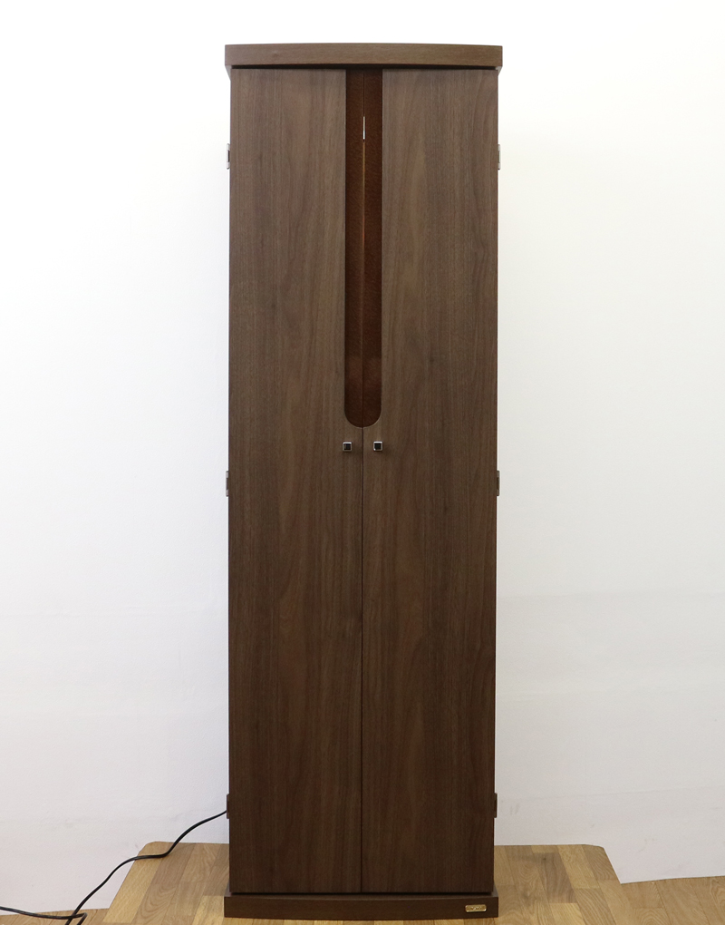 創価学会仏壇買取専門店桜梅桃李.comより家具調電動中古仏壇653の発売を致します。こちらのお仏壇は、クリーニングメンテナンス・電動機械の調整済みです。ダークオーク色のお仏壇ですのでお部屋に溶け込みます。どの部屋にも違和感なく溶け込みます。青年部・独立・新入会・進学・一人暮らしの女子部・男子部・学生部・また新婚引っ越しにも人気の格安仏壇です。