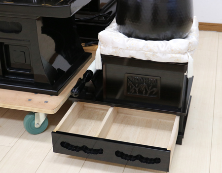 創価学会仏壇専門店桜梅桃李.comより掃除厨子型中古仏壇655鉄刀木を発売いたします。会場拠点用拠点・会場・和室に最適です。ぜひお買い得なこの機会にご検討くださいませ。