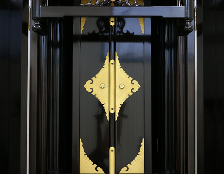 創価学会仏壇専門店桜梅桃李.comより掃除厨子型中古仏壇655鉄刀木を発売いたします。会場拠点用拠点・会場・和室に最適です。ぜひお買い得なこの機会にご検討くださいませ。