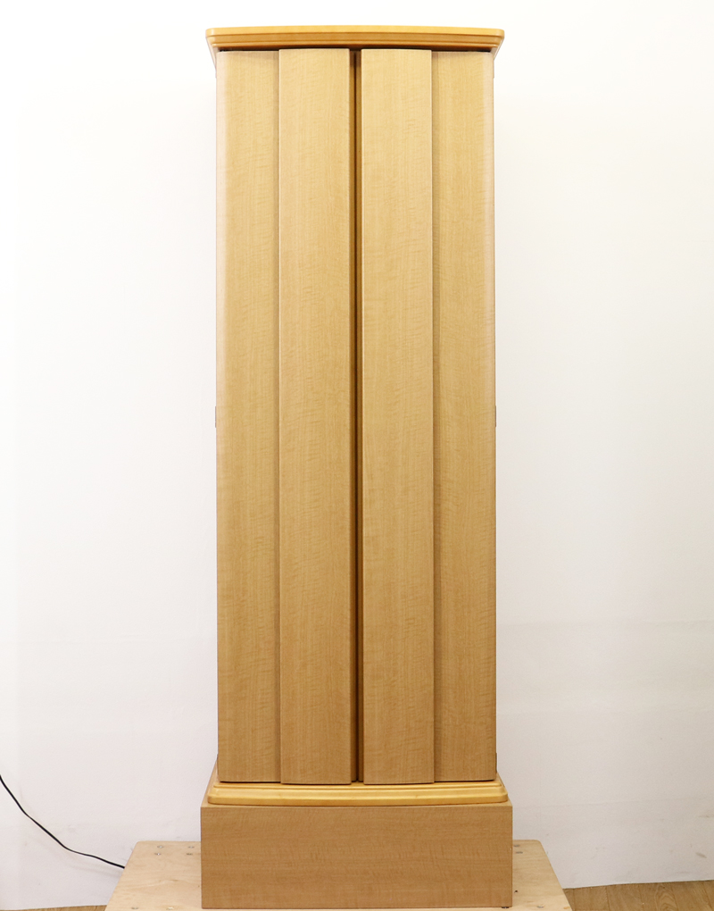 創価学会仏壇買取専門店桜梅桃李.comより家具調電動中古仏壇657金剛堂モンブランの発売を致します。こちらのお仏壇は、クリーニングメンテナンス・電動機械の調整済みです。チーク色のお仏壇ですのでお部屋に溶け込みます。どの部屋にも違和感なく溶け込みます。青年部・独立・新入会・進学・一人暮らしの女子部・男子部・学生部・また新婚引っ越しにも人気の格安仏壇です。