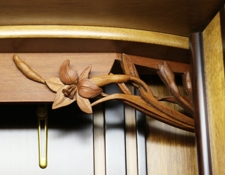 創価学会仏壇専門店桜梅桃李より中古家具調仏壇658発売いたしました。金剛堂ニヤトーヨーロピアン木のやさしさ溢れる空間を演出できますリビング・洋室・一人暮らしに最適です。金剛堂「ニヤトーヨーロピアン」です。  造りこまれたデザインで、女子部婦人部に大人気の商品となっております。 製品名 	創価学会家具調中古仏壇629金剛堂ニヤトーヨーロピアン 製造国 	- 種別 	家具調仏壇 サイズ 	  仏壇全体: 高さ152.5cm x 幅49cm x 奥行き49.5cm  厨子内寸: 54cm x34.5 cm  扉二つ折り:約75cm  扉最大幅:約94cm    	  材質 	ニヤト―・MDF・無垢材 機能 	壊れにくいスイッチ式自動扉・照明・引き出3箇所