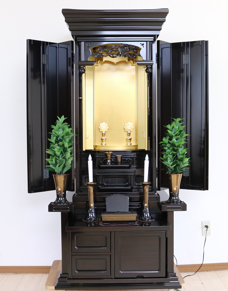 創価学会仏壇専門店桜梅桃李.comより厨子型中古仏壇660本三方会館型黒檀を発売いたします。 和室・洋室・拠点・男子部拠点にも最適です。