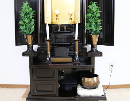 創価学会仏壇専門店桜梅桃李.comより厨子型中古仏壇660本三方会館型黒檀を発売いたします。 和室・洋室・拠点・男子部拠点にも最適です。