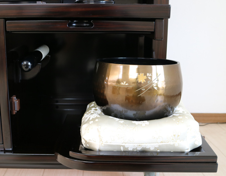 創価学会仏壇専門店桜梅桃李.comより厨子型中古仏壇660本三方会館型黒檀を発売いたします。 和室・洋室・拠点・男子部拠点にも最適です。