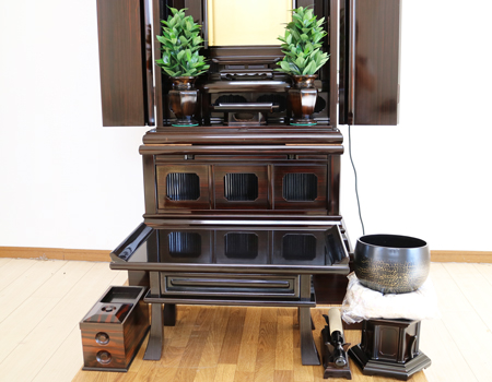 創創価学会仏壇専門店桜梅桃李.comより創価学会厨子型中古仏壇B662を格安にて発売いたします。