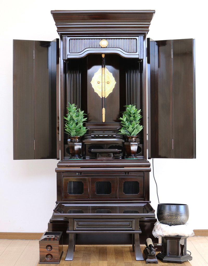 創価学会仏壇専門店桜梅桃李.comより創価学会厨子型中古仏壇B662を格安にて発売いたします。