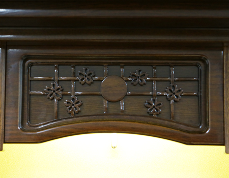 桜梅桃李.comより創価学会厨子型中古仏壇667鉄刀木徳島仏壇を発売いたします。鉄刀木でできた高級徳島の厨子型中古仏壇です。  和室・拠点に最適です。