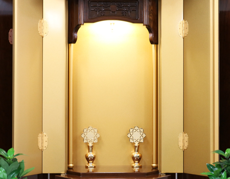  桜梅桃李.comより創価学会厨子型中古仏壇667鉄刀木徳島仏壇を発売いたします。鉄刀木でできた高級徳島の厨子型中古仏壇です。  和室・拠点に最適です。