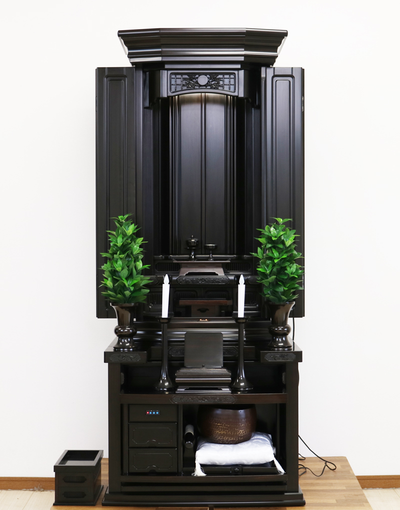 桜梅桃李.comより創価学会厨子型中古仏壇668徳島仏壇を発売いたします。黒檀でできた高級徳島の厨子型中古仏壇です。  和室・拠点に最適です。