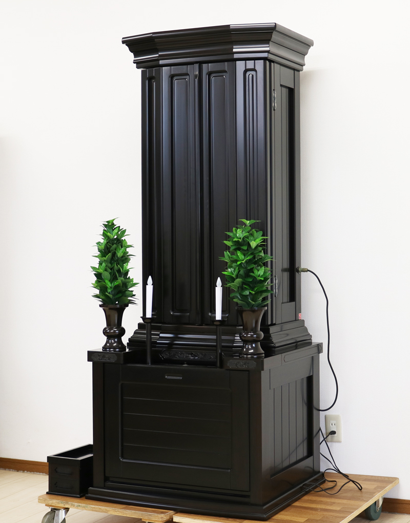 桜梅桃李.comより創価学会厨子型中古仏壇668徳島仏壇を発売いたします。黒檀でできた高級徳島の厨子型中古仏壇です。  和室・拠点に最適です。