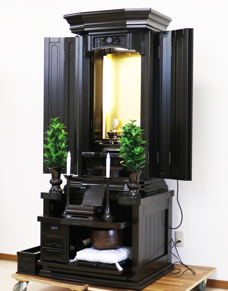 桜梅桃李.comより創価学会厨子型中古仏壇668徳島仏壇を発売いたします。黒檀でできた高級徳島の厨子型中古仏壇です。  和室・拠点に最適です。