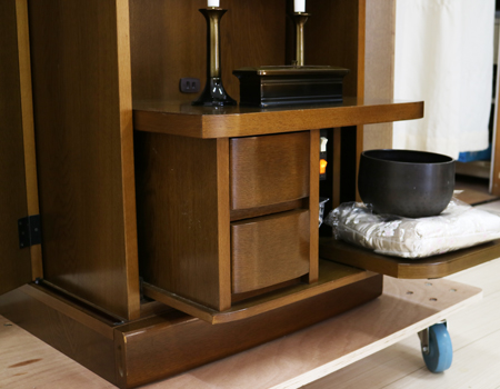 収納経机&収納リン台ですので、使用しないときはコンパクトに  収納することができます。