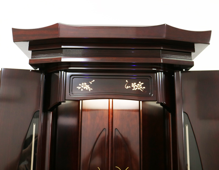 桜梅桃李で販売中の、創価学会中古厨子型仏壇 675 桜蒔絵ローズ色紫檀 (特別特装ご本尊様可)屋根部分は精悍です