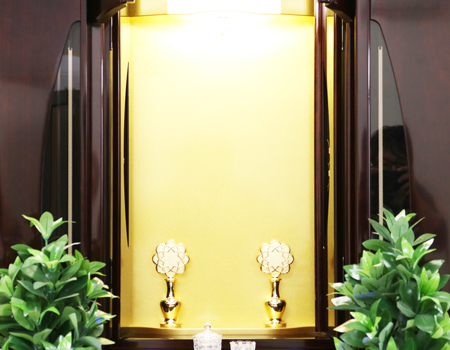 桜梅桃李では全国の創価学会員の皆様に心を込めてお仏壇をお届けしています。中古仏壇徳島製光輝く厨子