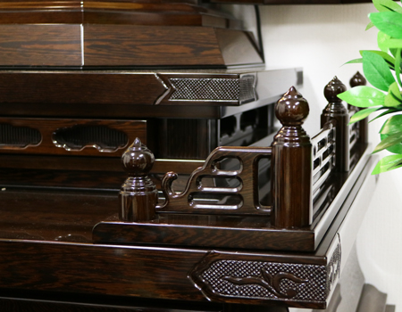 創価学会仏壇専門店桜梅桃李.comより、創価学会厨子型中古仏壇鉄刀木677徳島仏壇を発売いたします。男子部拠点・本部拠点・支部拠点・地区拠点に最適です。大型仏壇です。