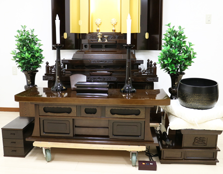 創価学会仏壇専門店桜梅桃李.comより、創価学会厨子型中古仏壇鉄刀木677徳島仏壇を発売いたします。男子部拠点・本部拠点・支部拠点・地区拠点に最適です。大型仏壇です。