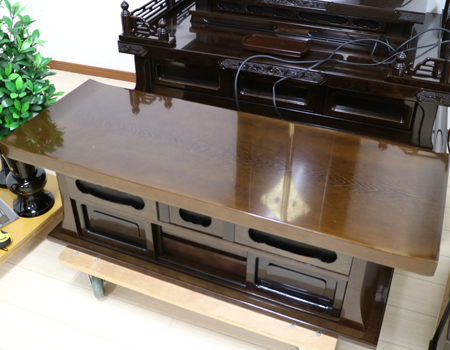 創価学会仏壇専門店桜梅桃李.comより、創価学会厨子型中古仏壇鉄刀木677徳島仏壇を発売いたします。男子部拠点・本部拠点・支部拠点・地区拠点に最適です。大型仏壇です。