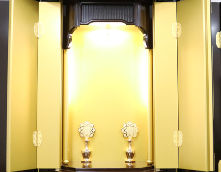 創価学会仏壇専門店桜梅桃李.comより、創価学会厨子型中古仏壇鉄刀木677徳島仏壇を発売いたします。男子部拠点・本部拠点・支部拠点・地区拠点に最適です。大型仏壇です。