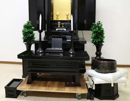 創価学会仏壇専門店桜梅桃李.comより、創価学会厨子型中古仏壇鉄刀木678仏具一式付き