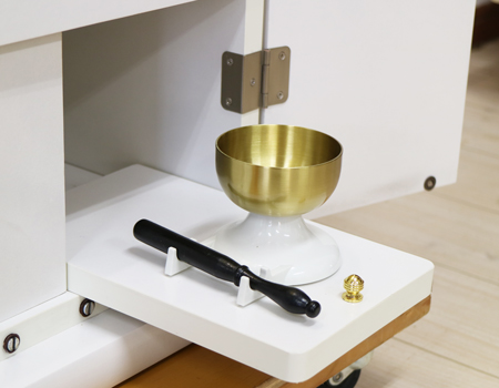 桜梅桃李.comより創価学会家具調仏壇680スマートを発売いたしました。 スマート　プリズム　プリマベーラ おしゃれなウッドデザインで気の優しいぬくもりカントリー調パステルピンク仏壇です。 リビング洋室和室にも最適 不動の人気商品 創価学会仏壇買換え中古販売なら桜梅桃李.comにお任せください女子部婦人部新婚結婚新居一人暮らし独立初めての仏壇に大人気。白蓮・部長・本部長