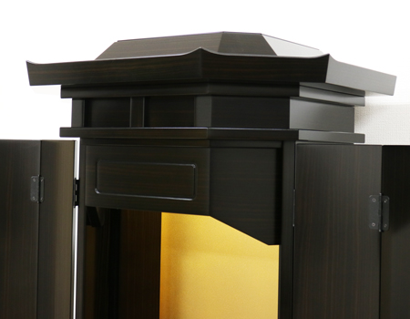 屋根のデザインはこのように、精悍で優しげな面持ちです。  汚れ等はございません。