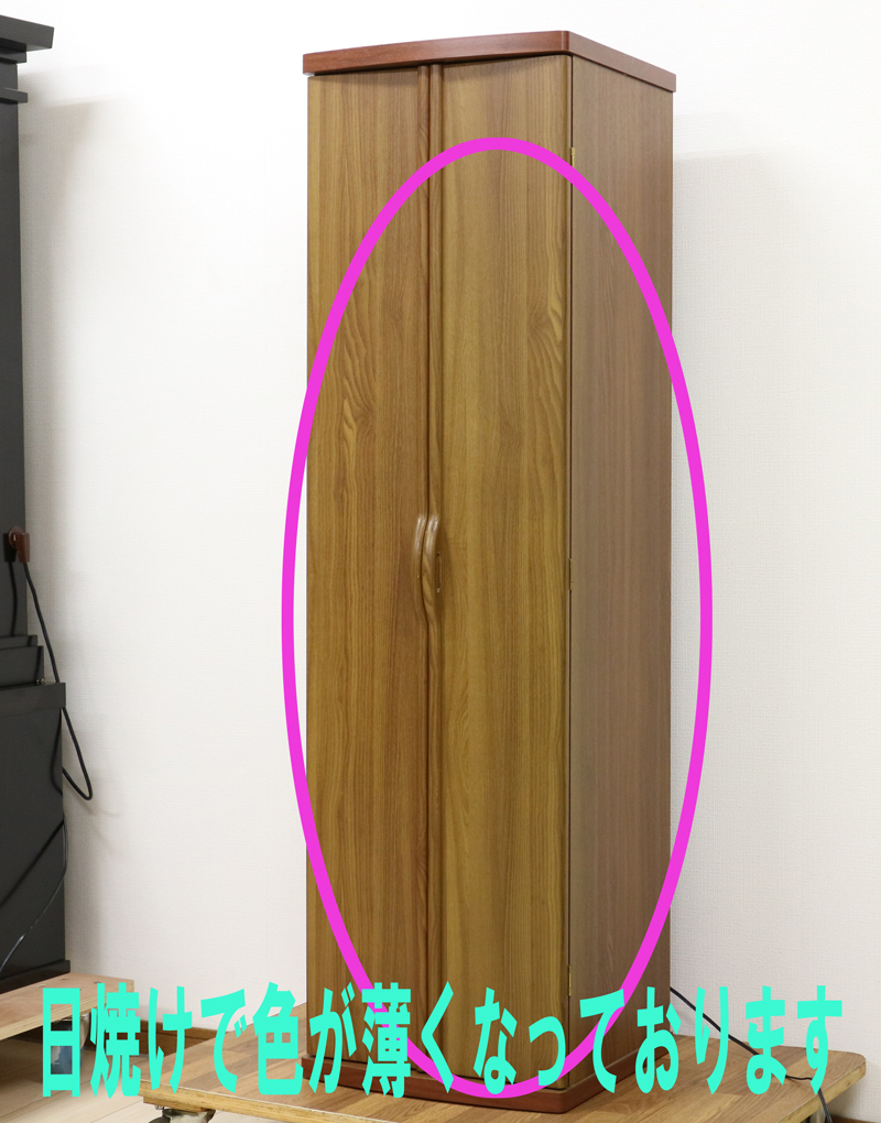 家具調中古仏壇です。 こちらのお仏壇は、手動仏壇です。手動仏壇の為、電動機の故障がないので比較的安定してご使用いただけます。 明るいライト色ですので、どのお部屋にもよく合います。 大きすぎないので、部屋が狭く感じにくいです。 多数傷ございます。 また、日焼けで色が薄くなっている部分があります。 ご確認くださいませ。格安にてご提供させていただきます。 就職・大学進学・お一人暮らし・結婚・転居・引っ越しにも最適です。