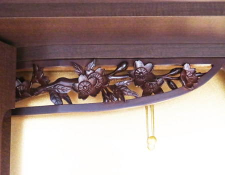 お厨子上部の彫刻