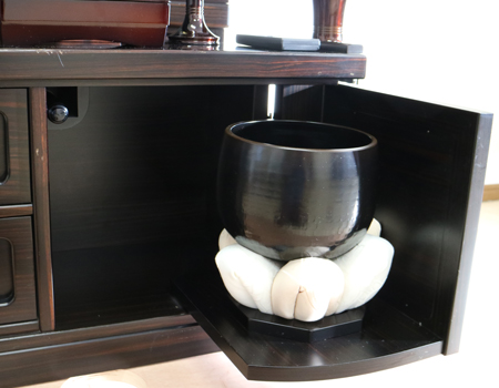 創価学会厨子型中古仏壇692 金剛堂仏具一式付き 創価学会仏壇専門店桜梅桃李.comより発売業界最安値・激安販売中です。