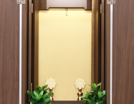 創価学会部仏壇買取専門店桜梅桃李.comより家具調電動中古仏壇の発売を致します。厨子内部