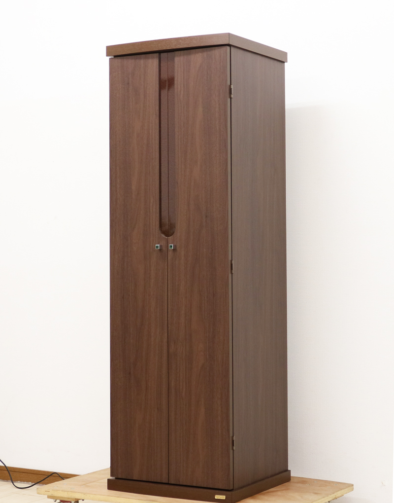 ダークオークの電動家具調仏壇です。  中古仏壇となりますので、よく見ていただいてご購入下さい。  こちらのお仏壇は、クリーニングメンテナンス済みです。どの部屋にも違和感なく溶け込みます。  青年部・独立・新入会・進学・一人暮らしの女子部・男子部・学生部・また新婚引っ越しにも人気の格安仏壇です。