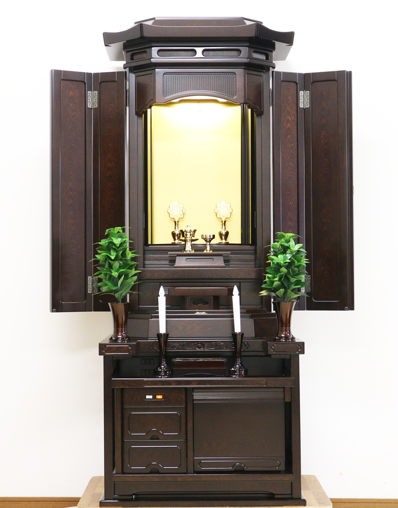 創価学会仏壇専門店桜梅桃李.comより発売いたします。会場拠点用拠点・会場・和室に最適です。男子部にも大変人気の商品となっております。ぜひお買い得なこの機会にご検討くださいませ。傷等もあまりなく、中古商品としても優良です。創価学会仏壇専門店桜梅桃李.comより発売いたします、和室・拠点にもぴったりの収納経机のすっきりとしたお仏壇です。  男子部にも大変人気の商品となっております。  ぜひお買い得なこの機会にご検討くださいませ。目立つ大きな傷等もあまりなく、中古商品としても優良です。  使用年数数か月のため、安心してご使用いただけます。 製品名 	  創価学会厨子型収納中古仏壇694 設置和室・洋室・拠点・男子部拠点にも最適です