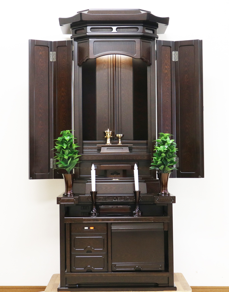 創価学会仏壇専門店桜梅桃李.comより発売いたします。会場拠点用拠点・会場・和室に最適です。男子部にも大変人気の商品となっております。ぜひお買い得なこの機会にご検討くださいませ。傷等もあまりなく、中古商品としても優良です。創価学会仏壇専門店桜梅桃李.comより発売いたします、和室・拠点にもぴったりの収納経机のすっきりとしたお仏壇です。  男子部にも大変人気の商品となっております。  ぜひお買い得なこの機会にご検討くださいませ。目立つ大きな傷等もあまりなく、中古商品としても優良です。  使用年数数か月のため、安心してご使用いただけます。 製品名 	  創価学会厨子型収納中古仏壇694 設置和室・洋室・拠点・男子部拠点にも最適です