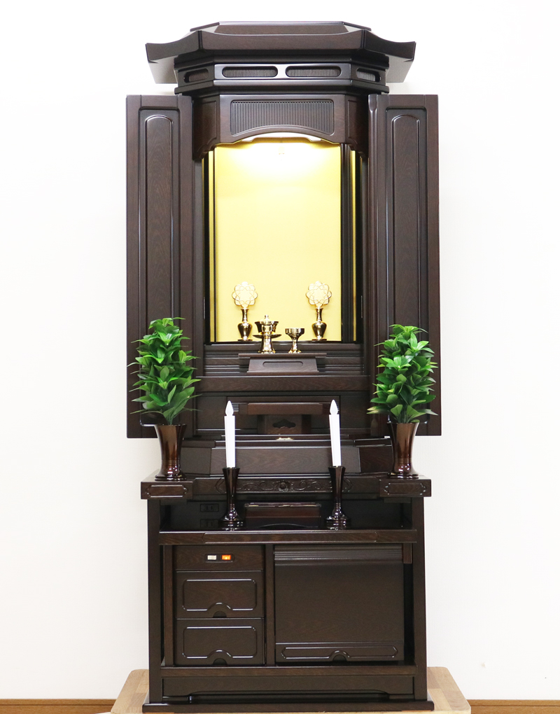 創価学会仏壇専門店桜梅桃李.comより発売いたします。会場拠点用拠点・会場・和室に最適です。男子部にも大変人気の商品となっております。ぜひお買い得なこの機会にご検討くださいませ。傷等もあまりなく、中古商品としても優良です。創価学会仏壇専門店桜梅桃李.comより発売いたします、和室・拠点にもぴったりの収納経机のすっきりとしたお仏壇です。  男子部にも大変人気の商品となっております。  ぜひお買い得なこの機会にご検討くださいませ。目立つ大きな傷等もあまりなく、中古商品としても優良です。  使用年数数か月のため、安心してご使用いただけます。 製品名 	  創価学会厨子型収納中古仏壇694 設置和室・洋室・拠点・男子部拠点にも最適です