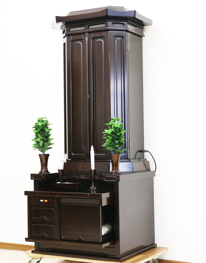 創価学会仏壇専門店桜梅桃李.comより発売いたします。会場拠点用拠点・会場・和室に最適です。男子部にも大変人気の商品となっております。ぜひお買い得なこの機会にご検討くださいませ。傷等もあまりなく、中古商品としても優良です。創価学会仏壇専門店桜梅桃李.comより発売いたします、和室・拠点にもぴったりの収納経机のすっきりとしたお仏壇です。  男子部にも大変人気の商品となっております。  ぜひお買い得なこの機会にご検討くださいませ。目立つ大きな傷等もあまりなく、中古商品としても優良です。  使用年数数か月のため、安心してご使用いただけます。 製品名 	  創価学会厨子型収納中古仏壇694 設置和室・洋室・拠点・男子部拠点にも最適です