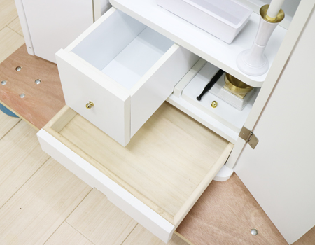 創価学会仏壇専門店桜梅桃李.comより創価学会家具調中古仏壇698ニュースマイルホワイト電動を発売致します。収納は仏壇下部に2か所大きめの引き出しがございます。

※取っ手付き引き出し部分にシート剥がれがございましたので

補修しました。ご確認の上ご購入ください。