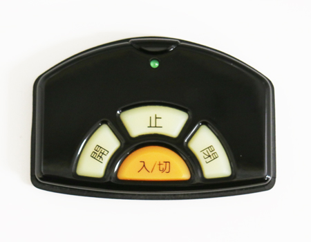 創価学会仏壇専門店桜梅桃李.comより創価学会家具調中古仏壇698ニュースマイルホワイト電動を発売致します。上記写真のリモコンで電源の入り切り、電動扉の開閉を行います。