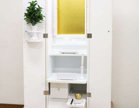 創価学会仏壇専門店桜梅桃李.comより創価学会家具調中古仏壇698ニュースマイルホワイト電動を発売致します。すっきりしたデザインが好評で人気の仏壇です!

上記写真の仏具が付属いたします。

新品:ガラス製仏器茶器

中古:三宝、灯立、花立、香炉、造花おしきみ、LED電子ローソク小、

小型リンセット