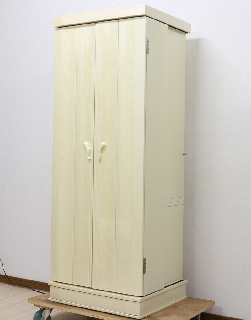 創価学会仏壇専門店桜梅桃李.comより創価学会家具調中古仏壇699永遠パールホワイトを発売致します。お厨子内は広く明るくすっきりとしています。お掃除もしっかりと行う事ができますので安心です。電動式の厨子扉となっております。