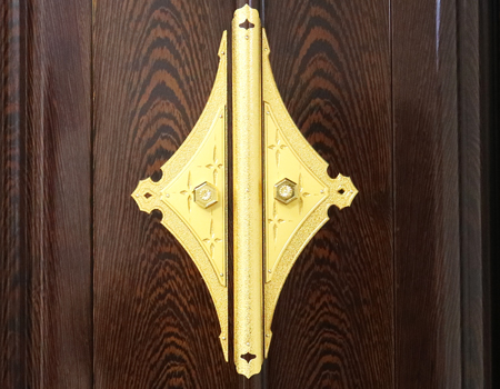 桜梅桃李.comより創価学会厨子型中古仏壇702鉄刀木電動開閉機新品を発売いたします。和室・拠点に最適です。