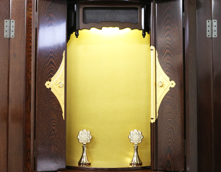  桜梅桃李.comより創価学会厨子型中古仏壇702鉄刀木電動開閉機新品を発売いたします。和室・拠点に最適です。