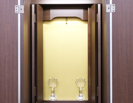 創価学会仏壇専門店桜梅桃李.comより創価学会家具調電動中古仏壇706金剛堂ブラウンを発売を致します。