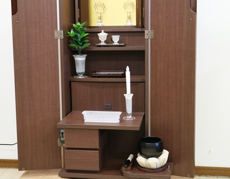 創価学会仏壇専門店桜梅桃李.comより創価学会家具調電動中古仏壇706金剛堂ブラウンを発売を致します。