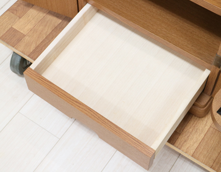 仏壇下部に引き出しが2か所ございます。