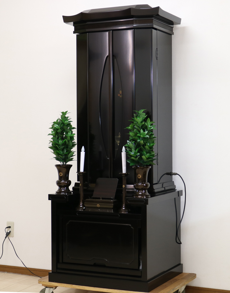 仏壇全体:高さ約175cm x 幅約70.5cm x 奥行約60.5cm  扉最大幅:約117cm  二つ折り幅:約88cm  厨子内寸:約65cm x約42.5cm　(特別特装ご本尊様可)  ※特別特装ご本尊様(会館用特装ご本尊様)ご安置可。  ブランド徳島製仏壇:国産:安心してご利用頂けます  ※特別特装ご本尊様(会館用特装ご本尊様)ご安置可。