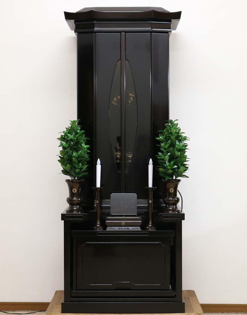 仏壇全体:高さ約175cm x 幅約70.5cm x 奥行約60.5cm  扉最大幅:約117cm  二つ折り幅:約88cm  厨子内寸:約65cm x約42.5cm　(特別特装ご本尊様可)  ※特別特装ご本尊様(会館用特装ご本尊様)ご安置可。  ブランド徳島製仏壇:国産:安心してご利用頂けます  ※特別特装ご本尊様(会館用特装ご本尊様)ご安置可。