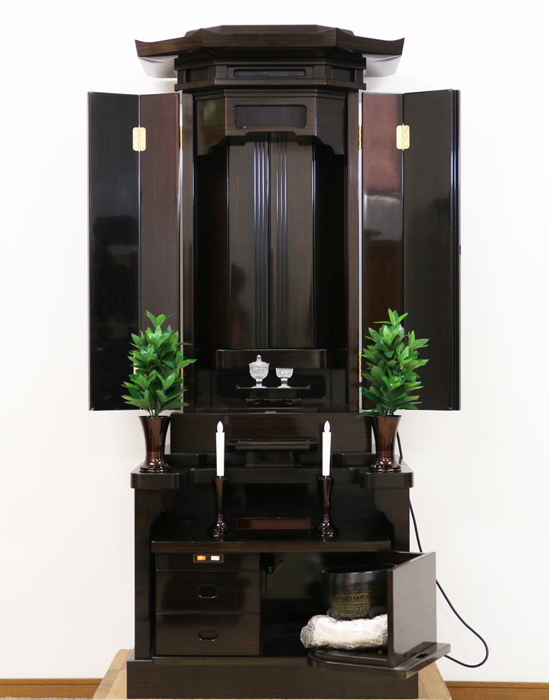 仏壇全体:高さ174cm x 幅73cm x 奥行60cm  厨子内寸:60cm x39.5cm　  扉最大幅:102cm  扉二つ折り:75cm　