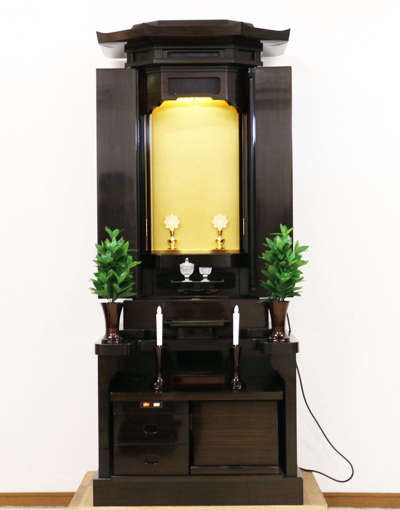 創価学会中古仏壇718　仏壇全体:高さ174cm x 幅73cm x 奥行60cm  厨子内寸:60cm x39.5cm　  扉最大幅:102cm  扉二つ折り:75cm　