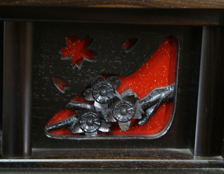 創価学会厨子型収納仏壇　金剛堂　中古金箔を蒔いたラメが入っているのが見えますでしょうか?